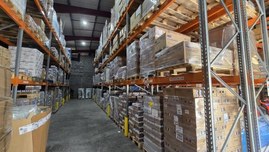 Louer Commerce 1200 m2 Port