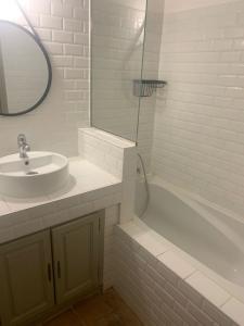 For sale 13 Rue du Grand Couvent 2 rooms 52 m2 Gard (30900) photo 2