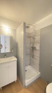 For sale CAMOINS 1 room 23 m2 Bouches du Rhone (13011) photo 3