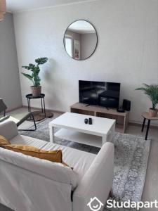 For rent Paris-11eme-arrondissement 2 rooms 52 m2 Paris (75011) photo 0