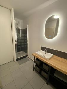 For rent Lyon-7eme-arrondissement 3 rooms 69 m2 Rhone (69007) photo 4