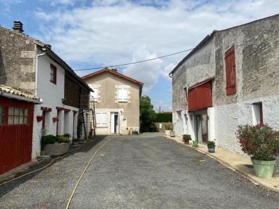 For sale Prahecq 6 rooms 135 m2 Deux sevres (79230) photo 0