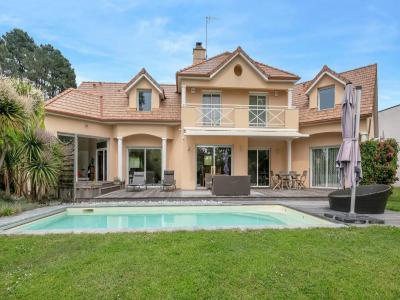For sale Pornichet 12 rooms 233 m2 Loire atlantique (44380) photo 0