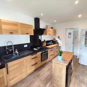 For sale 8 rooms 199 m2 Charente maritime (17770) photo 3