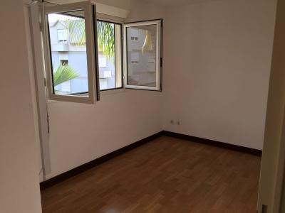 Louer Appartement Possession 828 euros