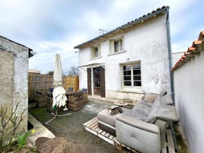 For sale 3 rooms 108 m2 Charente maritime (17330) photo 0