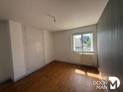 For sale Niort 3 rooms 68 m2 Deux sevres (79000) photo 2