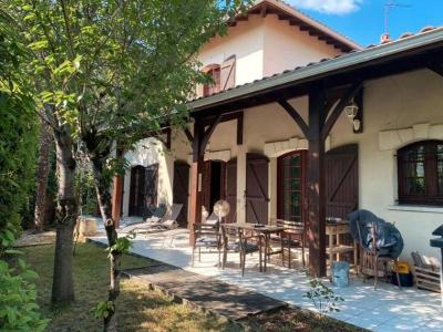 For rent Pessac 6 rooms 210 m2 Gironde (33600) photo 1