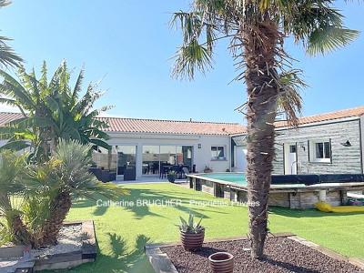 For sale Dompierre-sur-mer 5 rooms 134 m2 Charente maritime (17139) photo 0