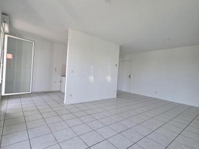 For sale Saint-priest 4 rooms 84 m2 Rhone (69800) photo 2