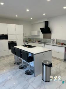 For rent Nimes 5 rooms 190 m2 Gard (30900) photo 2
