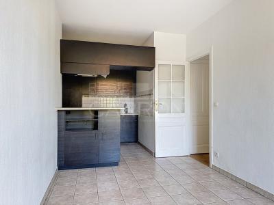 For rent Lyon-3eme-arrondissement 2 rooms 65 m2 Rhone (69003) photo 2