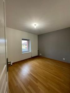 Louer Appartement 70 m2 Mezeriat