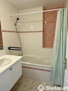 For rent Reims 1 room 10 m2 Marne (51100) photo 3