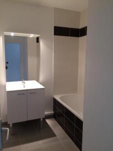 For rent Saint-herblain 2 rooms 46 m2 Loire atlantique (44800) photo 2