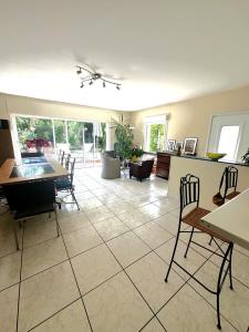 For sale 5 rooms 136 m2 Val de Marne (94880) photo 2