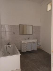 For sale 11 RUE GASTON BOISSIER 4 rooms 107 m2 Gard (30900) photo 4