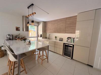 For sale Aubagne 4 rooms 80 m2 Bouches du Rhone (13400) photo 4