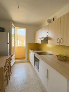 For sale Aubagne 3 rooms 73 m2 Bouches du Rhone (13400) photo 2