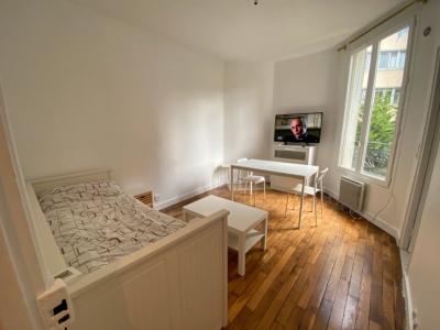 For rent Issy-les-moulineaux 1 room 28 m2 Hauts de Seine (92130) photo 0
