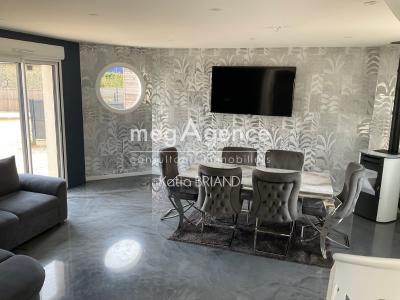 For sale Laval 4 rooms 102 m2 Mayenne (53000) photo 2
