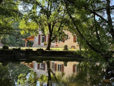 For sale 6 rooms 131 m2 Vienne (86400) photo 1