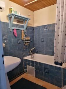 For sale Guegon 4 rooms 140 m2 Morbihan (56120) photo 2
