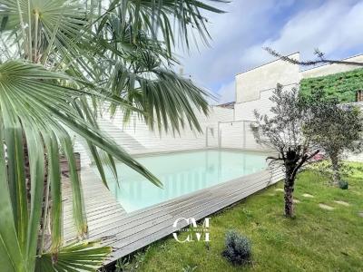 For sale Bordeaux 8 rooms 240 m2 Gironde (33200) photo 0