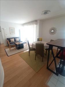 For rent Issy-les-moulineaux 2 rooms 46 m2 Hauts de Seine (92130) photo 2