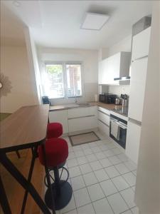 For rent Issy-les-moulineaux 2 rooms 46 m2 Hauts de Seine (92130) photo 4
