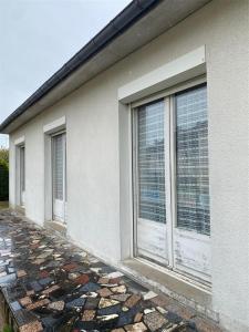 For sale Huisserie AGGLOMERATION 4 rooms 69 m2 Mayenne (53970) photo 1