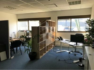 For rent Merignac 179 m2 Gironde (33700) photo 1