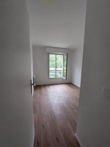 For rent Vaucresson 2 rooms 64 m2 Hauts de Seine (92420) photo 0
