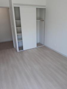 Louer Appartement 70 m2 Saint-clement-les-places