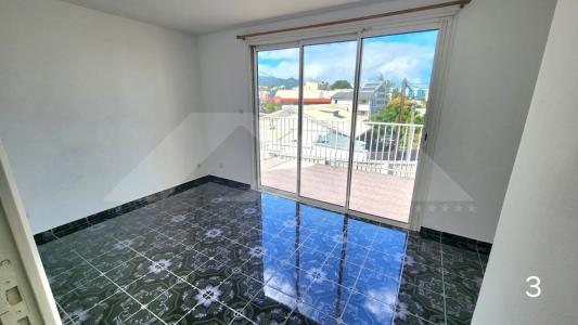 Louer Local commercial 81 m2 Saint-pierre