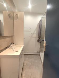 For sale Saint-chamas 2 rooms 38 m2 Bouches du Rhone (13250) photo 3