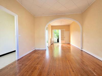 For sale Bordeaux 3 rooms 73 m2 Gironde (33000) photo 2
