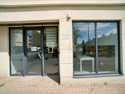 Acheter Local commercial Jassans-riottier Ain