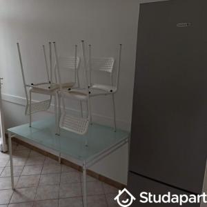 For rent Villenave-d'ornon 1 room 16 m2 Gironde (33140) photo 2