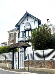 For sale Meudon 7 rooms 139 m2 Hauts de Seine (92190) photo 2