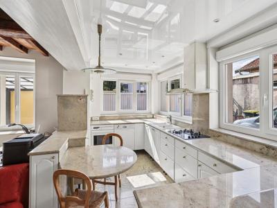 For sale Vaulx-en-velin 10 rooms 285 m2 Rhone (69120) photo 1