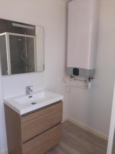For rent Saint-andre-de-cubzac 1 room 20 m2 Gironde (33240) photo 4