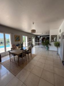For sale Arles 4 rooms 208 m2 Bouches du Rhone (13200) photo 2