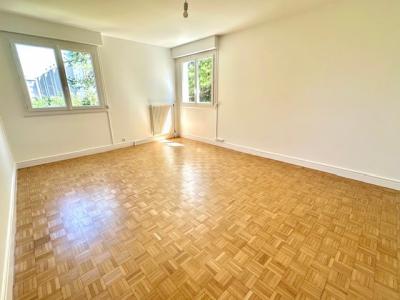 Louer Appartement Bron 745 euros