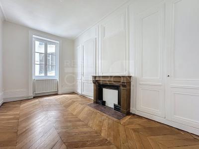 For rent Lyon-2eme-arrondissement 3 rooms 82 m2 Rhone (69002) photo 2