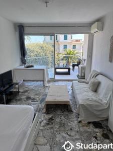 For rent Juan-les-pins 1 room 30 m2 Alpes Maritimes (06160) photo 0