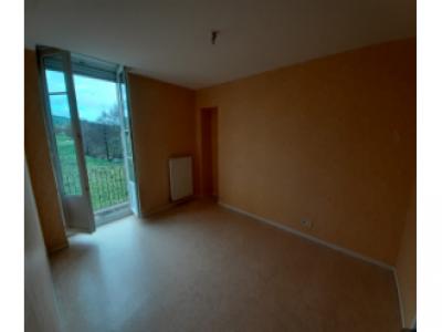 Louer Appartement 63 m2 Saint-symphorien-de-marmagne