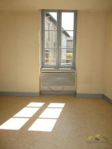 Louer Appartement Saint-leonard-de-noblat 270 euros