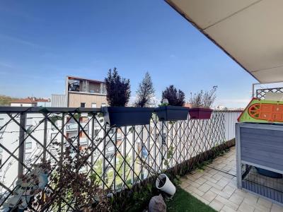 For sale Villeurbanne 5 rooms 117 m2 Rhone (69100) photo 2