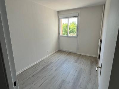 For sale Port-de-bouc 4 rooms 77 m2 Bouches du Rhone (13110) photo 3
